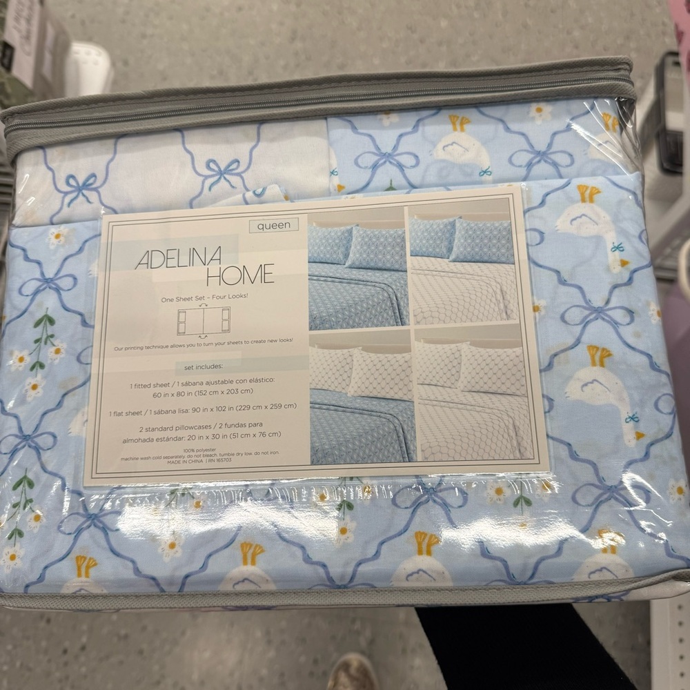 Queen 4 piece goose and bow light Blue and White Bedding Set